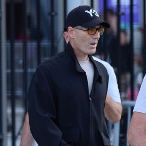 Le coq est redessiné, "plus incarné et doté d'une attitude conquérante", indique la fédération.

East Rutherford, New Jersey – Zinedine Zidane est aperçu en train de quitter le stade MetLife après la finale de la Coupe du Monde de la FIFA 2026 entre l'Espagne et l'Argentine. Backgrid UK/ Bestimage