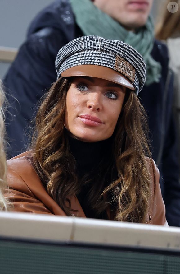 Elle a épousé l'homme d'affaires français Arnaud Lagardère il y a plus de dix ans.

Jade Lagardère dans les tribunes des Internationaux de France de tennis de Roland Garros à Paris, France, le 31 mai 2024. © Jacovides-Moreau/Bestimage