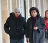 Le cadet de la journaliste, Élie Levaï, a multiplié les casquettes et s'est même essayé exploitant agricole en créant une micro-ferme à Seignosse...

Anne Sinclair et son fils Élie Levaï à la sortie du restaurant "Ma bourgogne", place des Vosges à Paris, le 16 novembre 2011. Crédit Bestimage