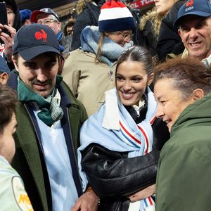 Exclusif - Antoine Dupont, Iris Mittenaere, Clément, frère d'A.Dupont, Marie-Pierre Galès, mère de A.Dupont lors du match de rugby du Tournoi des Six Nations France contre Angleterre au Stade de France à Saint-Denis le 14 mars 2026. © AGENCE / BESTIMAGE