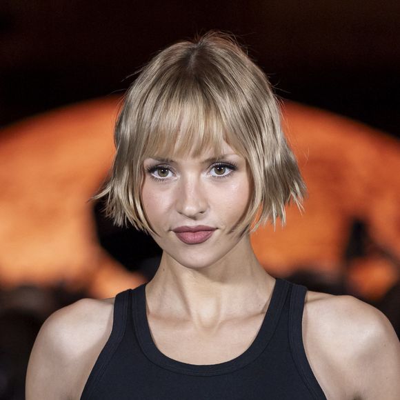 Angèle traverse une période difficile, selon plusieurs professionnels de la musique.

Photo Call du Défilé de mode Chanel Collection Printemps-Été dans le cadre de la Fashion Week de Paris, France © Olivier Borde / Bestimage