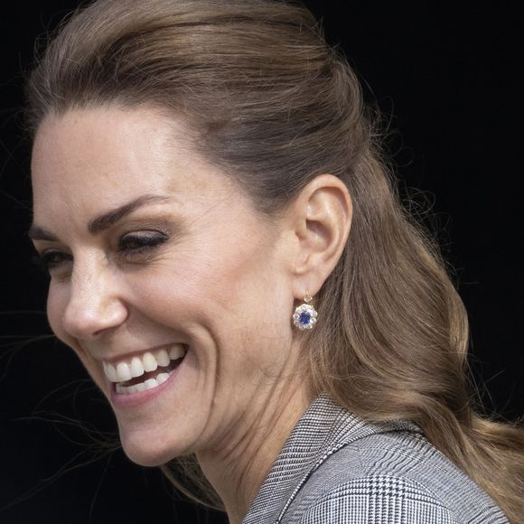 Kate Middleton chic et rayonnante lors d'une visite dans un haut lieu de la défense !

Kate Middleton visite la RAF Coningsby, dans le Lincolnshire

Photo : Julien Burton / Bestimage