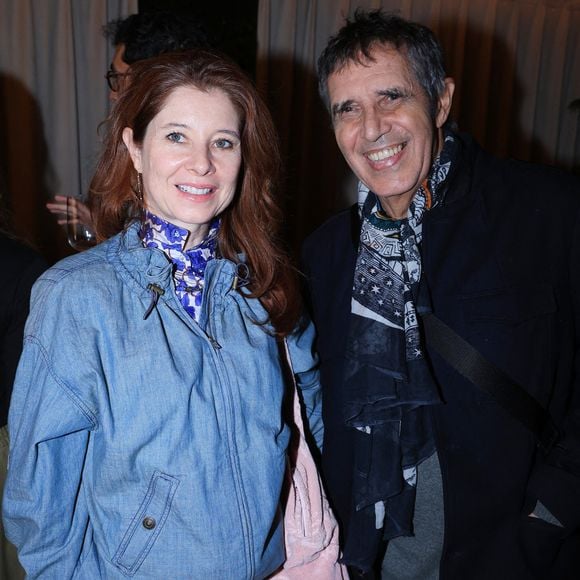 Léonard s'épanouit aux fourneaux, Angèle est devenue scénariste. Elle a notamment créé la série "L'art du crime" diffusée sur France 2
Julien Clerc et son épouse Hélène Gremillon assistent au lancement du livre « L'albatros » de Raphaël Enthoven, organisé par Five Eyes Production aux Jardins du Presbourg à Paris, en France, le 8 octobre 2025. Photo de Jérôme Domine/ABACAPRESS.COM