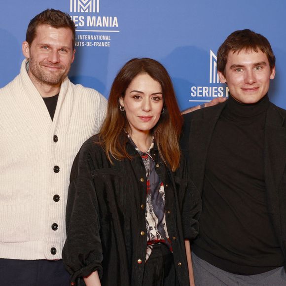 Il incarne le personnage de David Becker, un père de famille taiseux, disparu dans un mystérieux accident de voiture.

Alexis Michalik, Sofia Essaidi, Arcadi Radeff dans la série Intraçables lors du Festival Séries Mania à Lille le 23 mars 2025 
© Chrisotphe Aubert via Bestimage