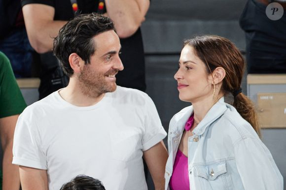 La journaliste se confie sur le parcours éprouvant pour concevoir leur bébé, une épreuve intime et pourtant universelle.

Camille Combal et sa femme Marie en tribunes lors des Internationaux de France de tennis de Roland Garros 2023, à Paris, France, le 6 juin 2023. © Jacovides-Moreau/Bestimage