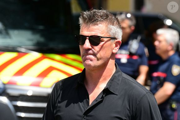 Grégory Coupet aux arrivées des Obsèques de Bernard Lacombe en l'église Saint-Louis de Fontaines-sur-Saône près de Lyon, France, le 25 juin 2025. © Romain Doucelin/Bestimage