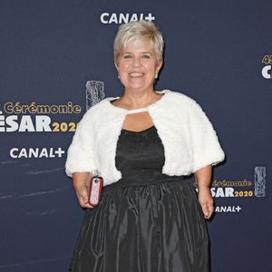 Elle travaille également sur une nouvelle série, dans laquelle elle incarnera une avocate en fauteuil roulant.

Mimie Mathy assiste à la 45e cérémonie des César lors du tournage de « Dix Pour Cent » à Paris, en France, le 28 mars 2020. Photo de Pascal Baril/ABACAPRESS.COM