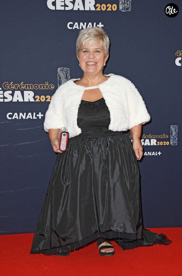 Elle travaille également sur une nouvelle série, dans laquelle elle incarnera une avocate en fauteuil roulant.

Mimie Mathy assiste à la 45e cérémonie des César lors du tournage de « Dix Pour Cent » à Paris, en France, le 28 mars 2020. Photo de Pascal Baril/ABACAPRESS.COM