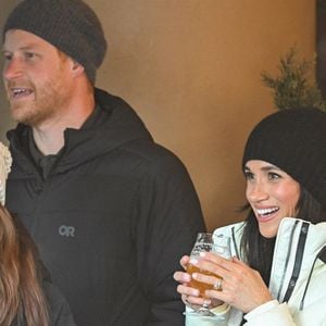 Le prince Harry, duc de Sussex et Meghan, duchesse de Sussex assistent à la célébration de bienvenue de Whistler lors de la deuxième journée des Jeux Invictus 2025 à Whistler, en Colombie-Britannique. 
©Backgrid UK/ Bestimage