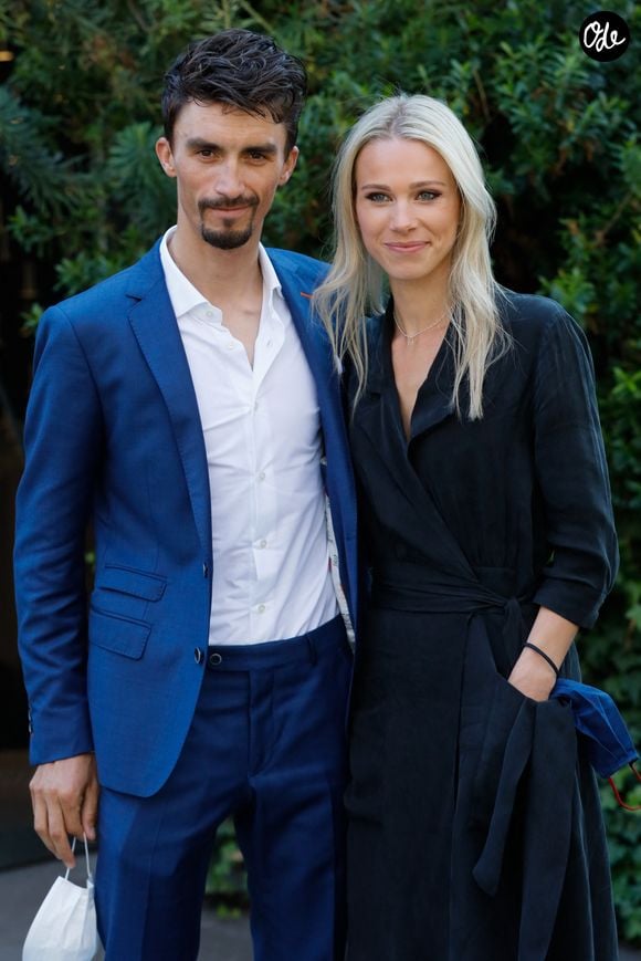 Exclusif - les coureurs cyclistes Julian Alaphilippe et sa compagne Marion Rousse - Arrivées de l'émission "Vivement Dimanche" qui sera diffusée le 24 octobre 2021 au Studio Gabriel à Paris, France, le 14 octobre 2021. © Christophe Clovis / Bestimage