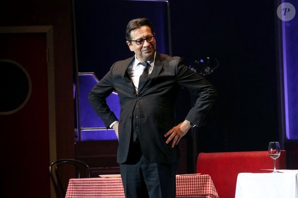 Exclusif - Laurent Gerra, imitant ici F. Hollande dans une séquence « Cinéma muet en Hommage à C. Chaplin », « Se met à table ! » dans son nouveau spectacle à savourer au Casino de Paris, à Paris, France, le 10 Décembre 2024. 

© Bertrand Rindoff / Bestimage