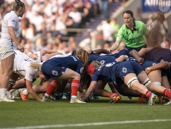 Ce samedi 23 août 2025, les tricolores ont brillamment débuté leur Coupe du monde de Rugby à Exeter, en Angleterre puisqu'elles se sont imposées (24-0) face aux Italiennes  bien qu'elles n'aient pas réussi à glaner le point du bonus offensif. 

Allianz Stadium, Twickenham, Londres, Angleterre, 26 avril 2025 : Pauline Bourdon Sansus (9 France) met le ballon en mêlée lors du match entre l'Angleterre et la France dans le cadre du Guinness Womens Six Nations à l'Allianz Stadium, Twickenham, Londres, Angleterre, le samedi 26 avril 2025. (Claire Jeffrey / SPP) © SPP / PsnewZ / Bestimage