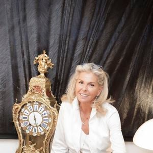 Exclusif - Caroline Margeridon - Rendez-vous avec Caroline Margeridon, dans sa boutique du Marché Biron aux Puces de Saint-Ouen à Paris. Le 6 mai 2023
© Jack Tribeca / Bestimage