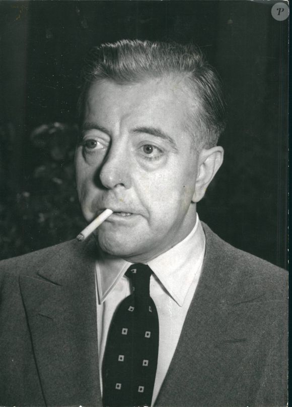 L'appartement de Jacques Prévert s'y trouve, Cité Véron, juste derrière le Moulin Rouge

Le 27 mars 2012 - Jacques Prevert (Image : © Keystone Pictures USA/ZUMAPRESS.com)