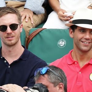 Le chanteur Mika et son compagnon Andy Dermanis - People dans les tribunes lors de la finale homme des Internationaux de Tennis de Roland-Garros à Paris le 11 juin 2017.
© Dominique Jacovides-Cyril Moreau / Bestimage