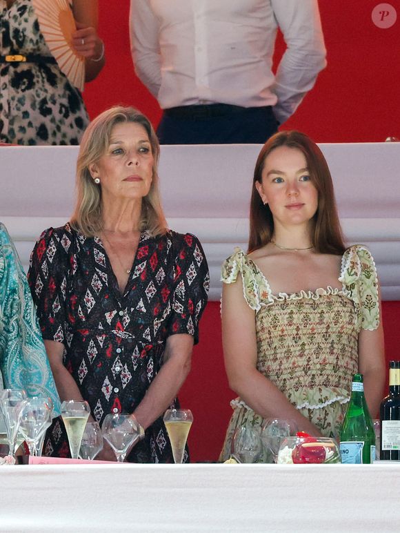 La princesse Caroline de Hanovre et la princesse Alexandra de Hanovre lors de la 2ème journée du Jumping International de Monte-Carlo, Monaco, le 4 juillet 2024. La compétition se déroule sur le port Hercule à Monaco, du 3 juillet au 5 juillet. © Claudia Albuquerque/Bestimage