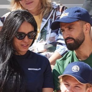 Aux dernières nouvelles, Hafsia Herzi est mariée à l'ancien coureur cycliste Nacer Bouhanni

Hafsia Herzi et Nacer Bouhanni - Célébrités dans les tribunes des Internationaux de France de tennis de Roland Garros 2024 à Paris le 26 mai 2024. © Moreau-Jacovides/Bestimage