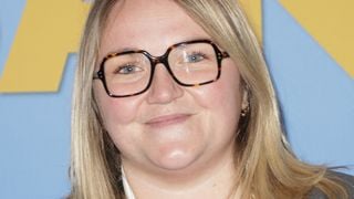 Lola Dubini évoque les commentaires sur son poids et témoigne : "Je ne suis pas grosse parce que je mange beaucoup de burgers"