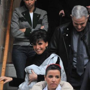 Rachida Dati sort de la clinique avec sa petite Zohra en bandoulière, le 7/01/09. Angeli