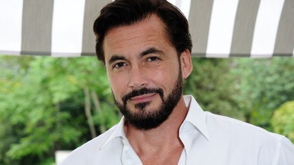 Dans sa maison loin de la France, Olivier Minne a un objet qui a une grande valeur pour lui : "Elle est partie aux États-Unis, chez moi à Los Angeles"