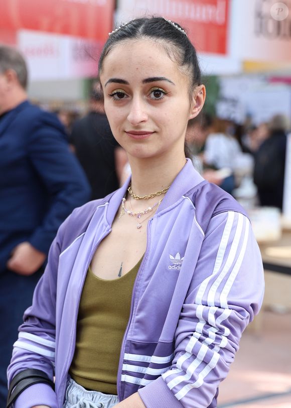 Charlotte Arnould lors du 5ème festival du Livre de Paris au Grand Palais à Paris, France, le 18 avril 2026. Les 17, 18 et 19 avril 2026, le Festival du livre de Paris célébrera les livres et la lecture, sous toutes ses formes, pour tous les publics. © Denis Guignebourg/BestImage