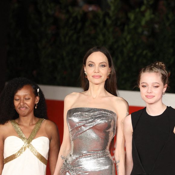 Angelina Jolie avec ses filles Zahara et Shiloh - Première du film "Eternals" lors de la 16e édition du Festival du Film de Rome, le 24 octobre 2021.@Bestimage
