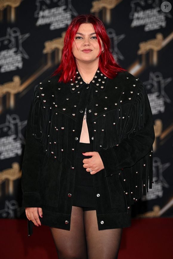 “Il s’avère que 'maman' est bel et bien une chanson originale qui remplit les critères pour prendre part à la compétition”, assurent nos confrères
Louane au photocall de la 26ème édition des NRJ Music Awards à Cannes, le 1er novembre 2024. © Bebert-Guignebourg/Bestimage