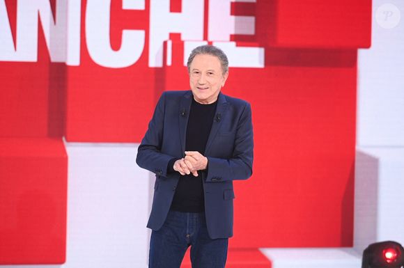 Michel Drucker - Enregistrement de l'émission Vivement dimanche au studio Rive Gauche, présentée par M.Drucker, diffusée le 07 septembre 2025 sur France 3.  © Guillaume Gaffiot / Bestimage