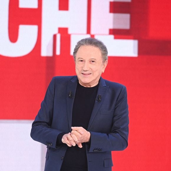 Michel Drucker - Enregistrement de l'émission Vivement dimanche au studio Rive Gauche, présentée par M.Drucker, diffusée le 07 septembre 2025 sur France 3.  © Guillaume Gaffiot / Bestimage