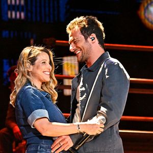 Amir Haddad a chanté, pour la première fois sur scène, avec sa femme Lital (enceinte) - Enregistrement de l'émission "La Chanson de l'Année 2022" à Toulon, diffusée le 4 juin sur TF1. © Bruno Bebert / Bestimage