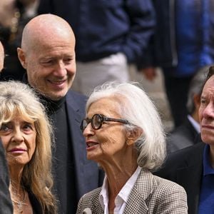 Jean-Marc Dumontet, Daniel Russo et sa femme Lucie avec la veuve - Obsèques de Jacques Bertin en l'église Saint-Roch à Paris le 28 juillet 2025. © Pierre Perusseau/Bestimage