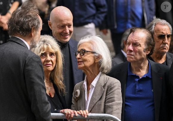Jean-Marc Dumontet, Daniel Russo et sa femme Lucie avec la veuve - Obsèques de Jacques Bertin en l'église Saint-Roch à Paris le 28 juillet 2025. © Pierre Perusseau/Bestimage