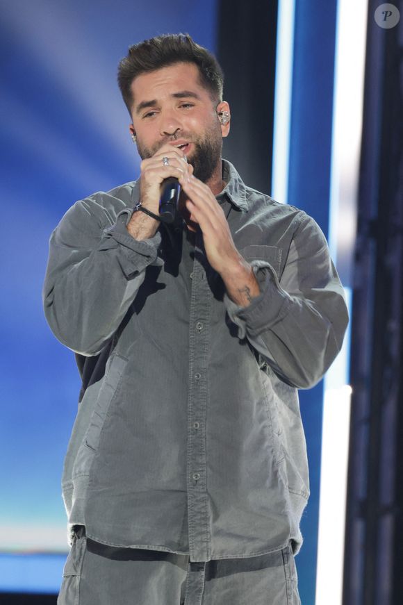 Kendji Girac - Les célébrités se mobilisent pour la 38ème édition du Téléthon dans les studios de France 2 à Paris © Coadic Guirec / Bestimage