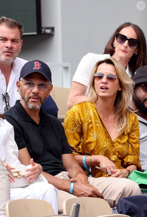 Roschdy Zem et sa compagne Sarah Lavoine en tribunes des Internationaux de France de tennis de Roland Garros 2023 à Paris le 11 juin 2023. © Jacovides-Moreau/Bestimage