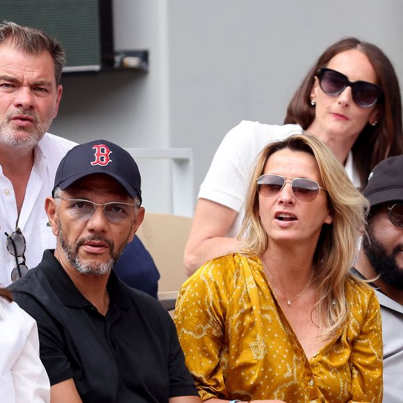 Roschdy Zem et sa compagne Sarah Lavoine en tribunes des Internationaux de France de tennis de Roland Garros 2023 à Paris le 11 juin 2023. © Jacovides-Moreau/Bestimage