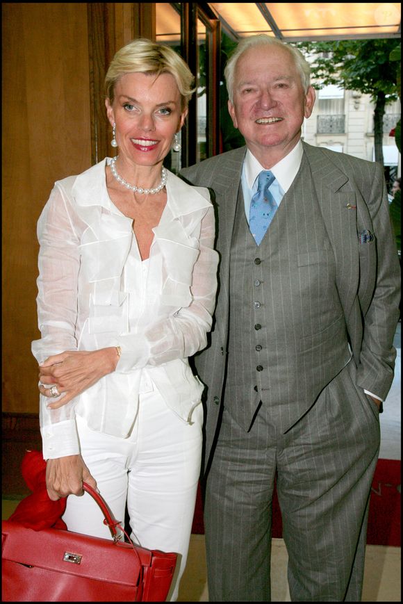 C'est une véritable guerre entre Christina Kragh Michelsen et Stéphane Guerlain.

Christina Kragh Michelsen et Jean-Claude Guerlain lors de la soirée pour l'inauguration de la boutique "Fendi". © RINDOFF-BORDE / BESTIMAGE