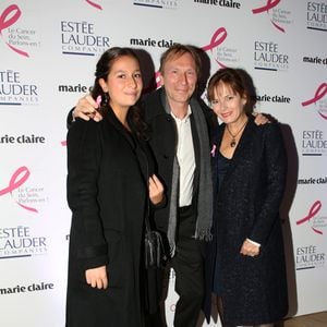 Emma Kabouche, Thierry Ragueneau et Cécilia Hornus lors de la soirée de lancement de la 25ème édition "Octobre rose" sur la péniche Pavillon Seine à Paris, France, le 1er octobre 2018. L'association Le Cancer du Sein, Parlons-en! lance la 25 édition d'Octobre Rose en France. © Denis Guignebourg/Bestimage