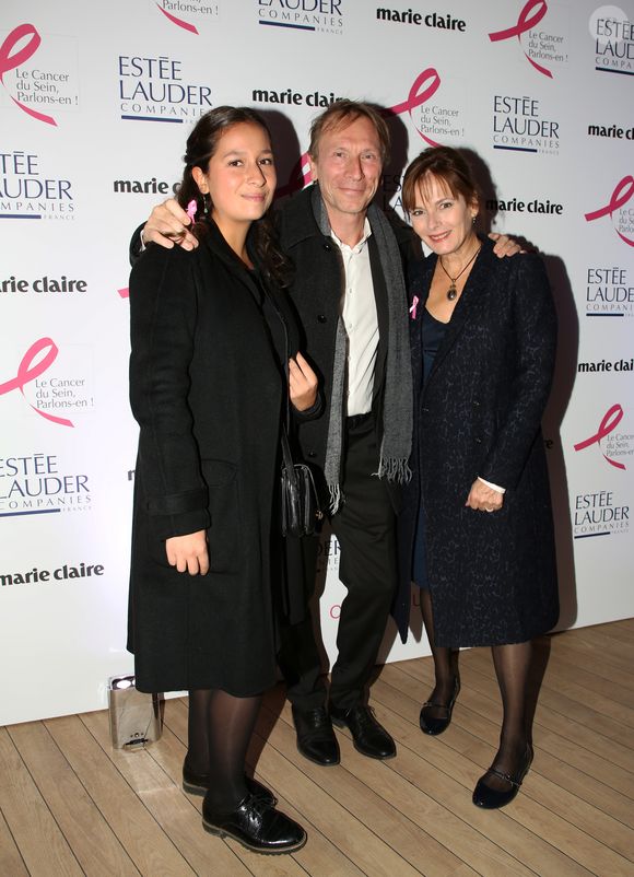 Emma Kabouche, Thierry Ragueneau et Cécilia Hornus lors de la soirée de lancement de la 25ème édition "Octobre rose" sur la péniche Pavillon Seine à Paris, France, le 1er octobre 2018. L'association Le Cancer du Sein, Parlons-en! lance la 25 édition d'Octobre Rose en France. © Denis Guignebourg/Bestimage