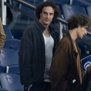 Paul de Saint Sernin dans les tribunes du match de football de qualification pour la coupe du monde 2026 opposant la France à Azerbaïdjan (3-0) au Parc des Princes à Paris, France, le 10 octobre 2025. © Cyril Moreau/Bestimage
