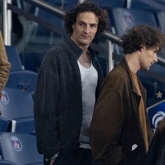 Paul de Saint Sernin dans les tribunes du match de football de qualification pour la coupe du monde 2026 opposant la France à Azerbaïdjan (3-0) au Parc des Princes à Paris, France, le 10 octobre 2025. © Cyril Moreau/Bestimage