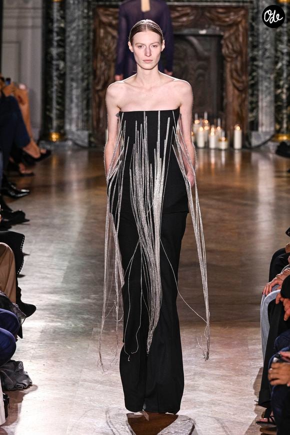 Défilé Victoria Beckham mode femme automne / hiver 2024-2025 lors de la Fashion Week de Paris (PFW), à l'hôtel Salomon de Rothschild, à Paris, France, le 1er mars 2024. Agence / Bestimage