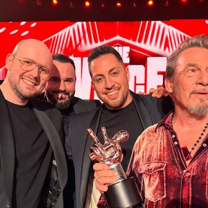 Et cerise sur le gâteau, son groupe de talents, le trio II Cello, a remporté la 14e saison de "The Voice" ! 

Il Cello, le trio de Florent Pagny, a remporté la 14e saison de "The Voice" sur TF1