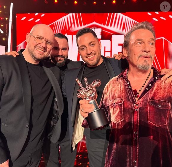 Et cerise sur le gâteau, son groupe de talents, le trio II Cello, a remporté la 14e saison de "The Voice" ! 

Il Cello, le trio de Florent Pagny, a remporté la 14e saison de "The Voice" sur TF1