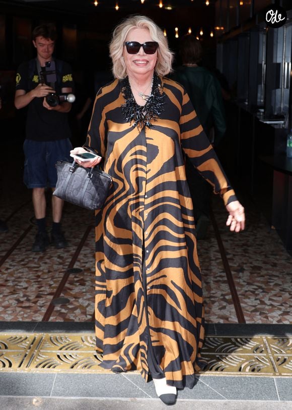 Amanda Lear était présente dans une robe zébrée noire et dorée.

Amanda Lear au défilé Stéphane Rolland à l'Olympia, Collection Haute Couture Automne/Hiver 2026-2027 lors de la Fashion Week de Paris, le 7 juillet 2026. 

© Denis Guignebourg / Bestimage