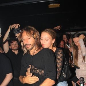 Paloma, 21 ans, commence à suivre les traces de son père comme DJ.

Bob Sinclar et sa fille Paloma Le Friant - Bob Sinclar mixe aux platines devant ses enfants lors d'une soirée au VIP Room à Saint-Tropez le 26 juillet 2023. © Philippe Baldini/Bestimage