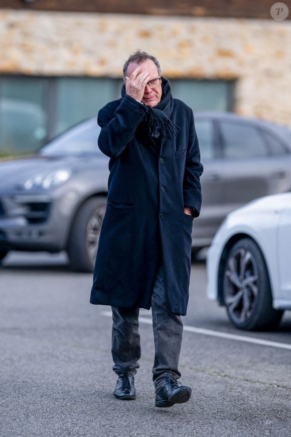 Julien Lepers aux obsèques du chanteur Herbert Léonard au crématorium de Saint-Fargeau-Ponthierry, France, le 12 mars 2025. © Bestimage