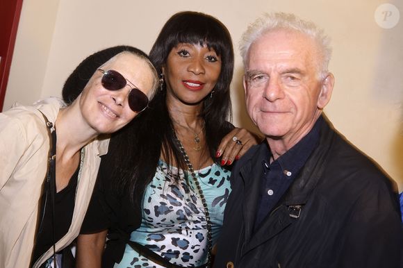 La comédienne de la série "Sous le soleil" avait déclaré avec beaucoup de sincérité ne pas avoir aimé l'école mais qu'elle était pourtant obligatoire pour s'assurer un avenir. 

Exclusif - Mallaury Nataf, BB Ange et Jacques Jakubowicz, dit Jacky - Générale du spectacle "Psych&Lyrique" à la Comédie Saint-Michel à Paris le 13 septembre 2025. © Cédric Perrin/Bestimage