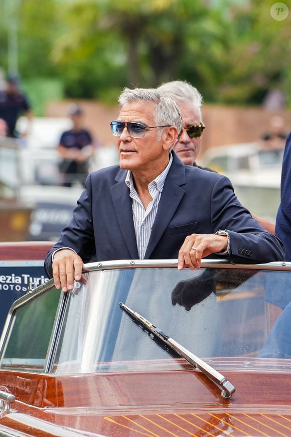 George Clooney a cependant été contraint de réduire son programme sur place

George Clooney arrive à l'hôtel Excelsior durant la 82e édition du Festival international du film de Venise (La Mostra, ndlr) le mercredi 27 août 2025 en Italie. (Photo by Lucia Sabatelli / Bestimage)