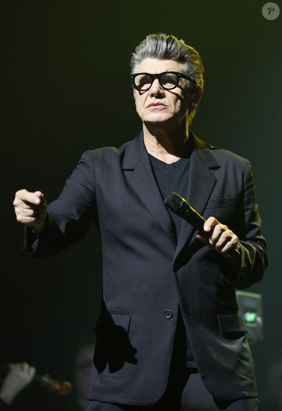 Évoquant leurs choix de carrière et leurs aspirations, en regard de son propre parcours, il confie : "Pour ma part, je suis né pauvre et ça a été une chance."

Exclusif - Marc Lavoine en concert à la Seine musicale de Boulogne-Billancourt, France, le 17 mai 2025. © Coadic Guirec/Bestimage