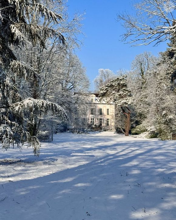 Récemment récompensée par le concours des Papilles d'Or, cette table d'exception rêve désormais d'organiser son propre festival de musique.

Maison La Feuilleraie, dans l'Essonne, est un restaurant. C'est là que vivait Antoine de Saint-Exupéry par le passé.